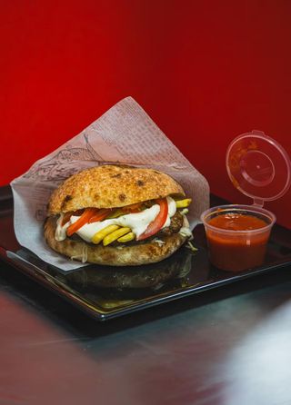 Pljeskavica (Plescaviţă)