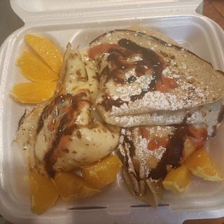 Naleśniki z serem i owocami 