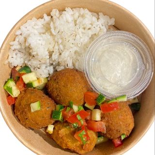 Menú Falafel 5 und  +patatas O Arroz + 1  Lata coca cola 0.33mL