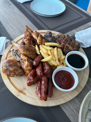 М'ясна дошка на компанію