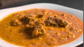 საქონლის ხორცის ნიგვზიანი ხარჩო