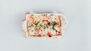 Strozzapretti z krewetkami i łososiem