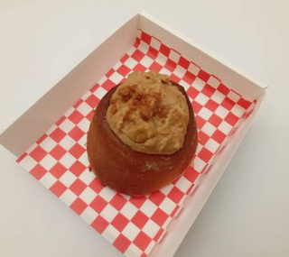 Roll De Canela Con Topping De Lotus