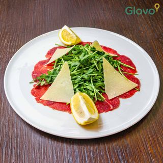 Carpaccio con rucola e parmigiano