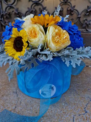 Aranjament in cutie albastra de catifea