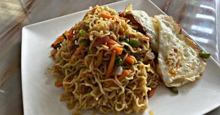 Noodles and fried egg