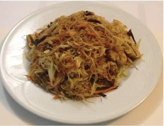 191. Пържено оризово фиде със зеленчуци и яйца (600г)