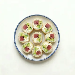 Lámina De Soja Con Atún, aguacate Y Queso Crema (9 Uds.)
