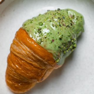 Круассан с фисташковым кремом