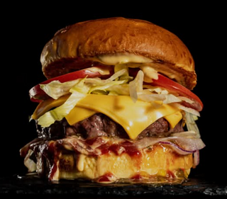 Classic Burger Con Patatas