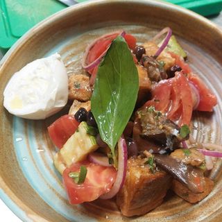 ПАНЗАНЕЛА С БУРАТА И ГРИЛОВАНИ ЗЕЛЕНЧУЦИ ( 350гр. )