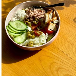 Салат з тунцем