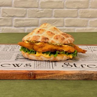 Sandwich cu schnitzel de porc