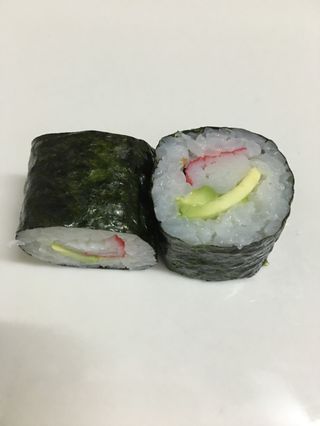 Hosomaki Surimi Con Aguacate Y Queso (8 Uds.)