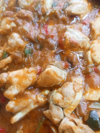 Fritailla de pollo con verduras y tomate