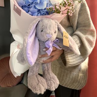 М'якенький зайчик ніжно-фіолетового кольору