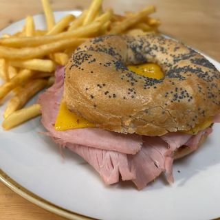 Bagel de jamón cocido