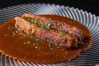 Manitas Rellenas De Morcilla Y Salsa Vizcaína