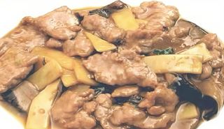 A8. Maiale con funghi e bambù alla piastra