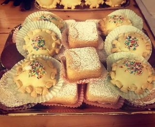 vassoio da 500 g pasticceria artigianale in base alle disponibilità