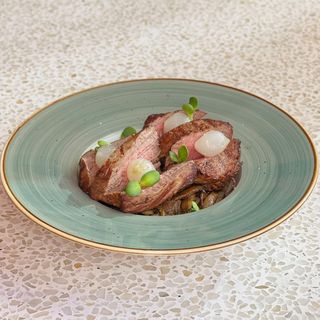 საქონლის სუკი, კალმახა სოკოთი და საფერავის სოუსით / Beef Fillet with ...