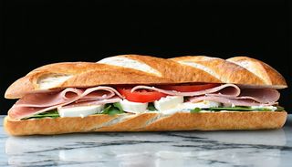 Panino  cotto, mozzarella fior di latte, rucola, pomodoro, maionese
