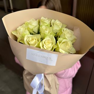 9 білих троянд 