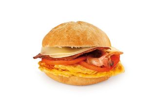 Mollete de tortilla francesa, bacon y queso Edam