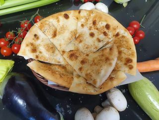 Focaccia cu parmezan si usturoi. 