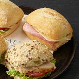 მინი როლი პომიდვრითა და მოცარელათი