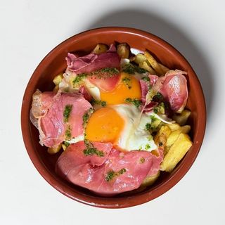 Huevos estrellados con jamón serrano