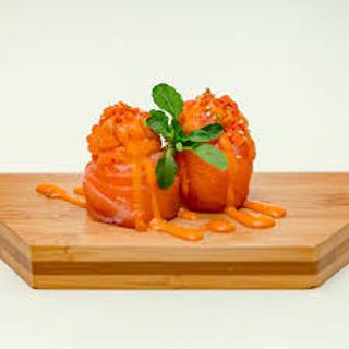 54.Gunkan spicy salmone