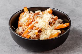 Cartofi proaspăți prăjiți cu parmezan