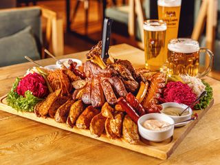 ღორის კანჭი დაფაზე