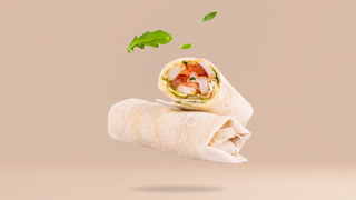 Wrap z panierowanym kurczakiem