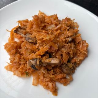 Капуста тушена з грибами (250г)