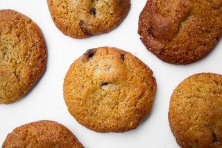 Печиво з молочним шоколадом та фундуком