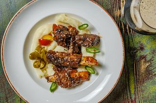 BBQ საქონლის ნეკნი კარტ პიურეთი  