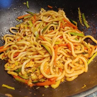41a. Pasta udon saltati con verdure e uova