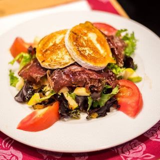 Ensalada De Cecina Y Queso De Cabra