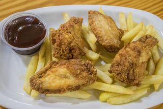 Alitas De Pollo Con Patatas