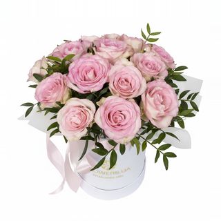 Квіти в коробці "15 троянд Lovely Jewel"