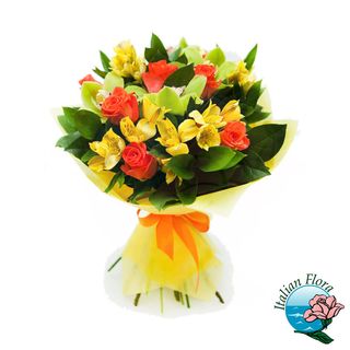 Bouquet vivace con roselline e alstoemeria