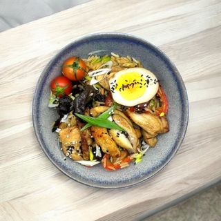 Рис з курочкою в устрично-соєвому соусі (330г)