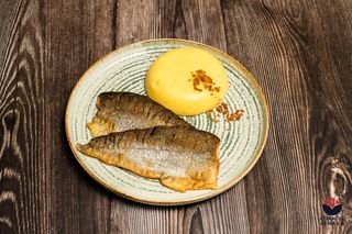 File de pastrav la plita servit cu mamaliguta