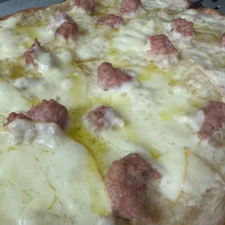 Pizza tonda provola e salsiccia