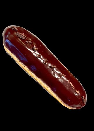 Шоколадный эклер (85 гр.)