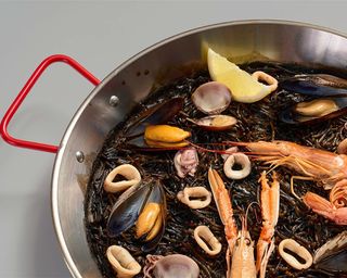 Fideuá Negra de Mariscos Individual