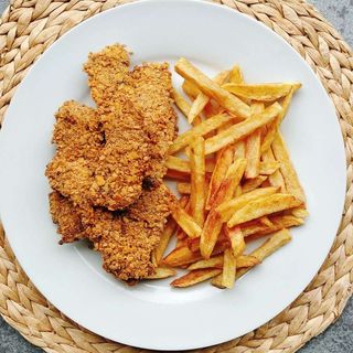 Pechuga De Pollo Frito Con Patatas