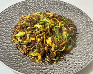 Spaghetti soba verdure